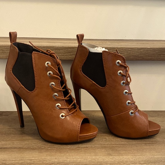 NIB sz10 Peep Toe Ankle Boot cognac brown - Picture 1 of 9